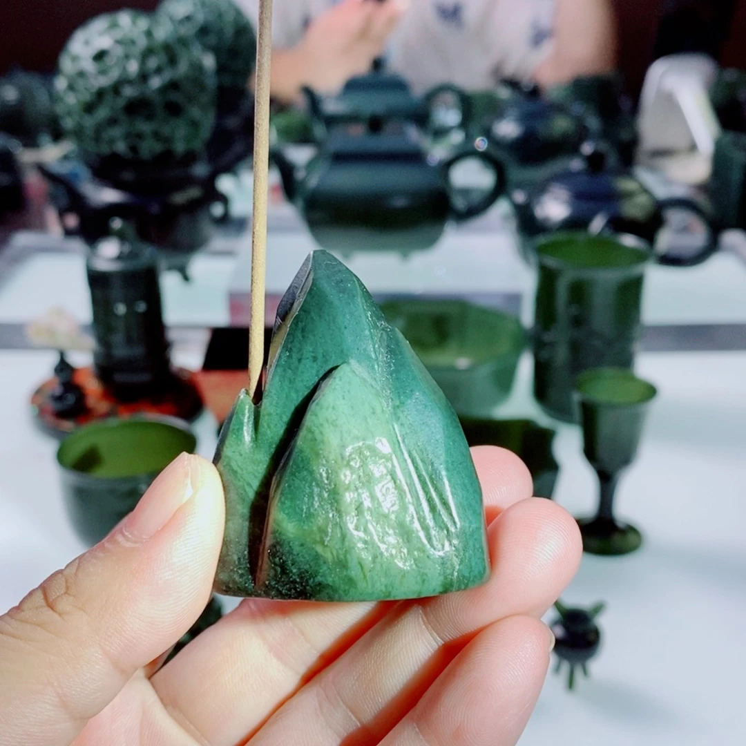 未镶嵌和田玉（青玉）摆件