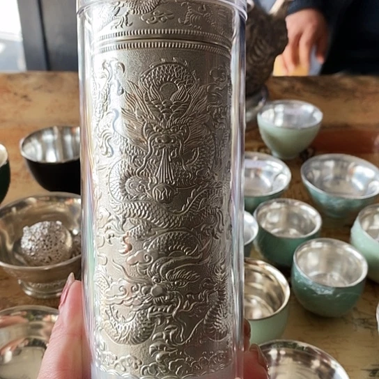 里外都是银子的雕龙的保温杯
