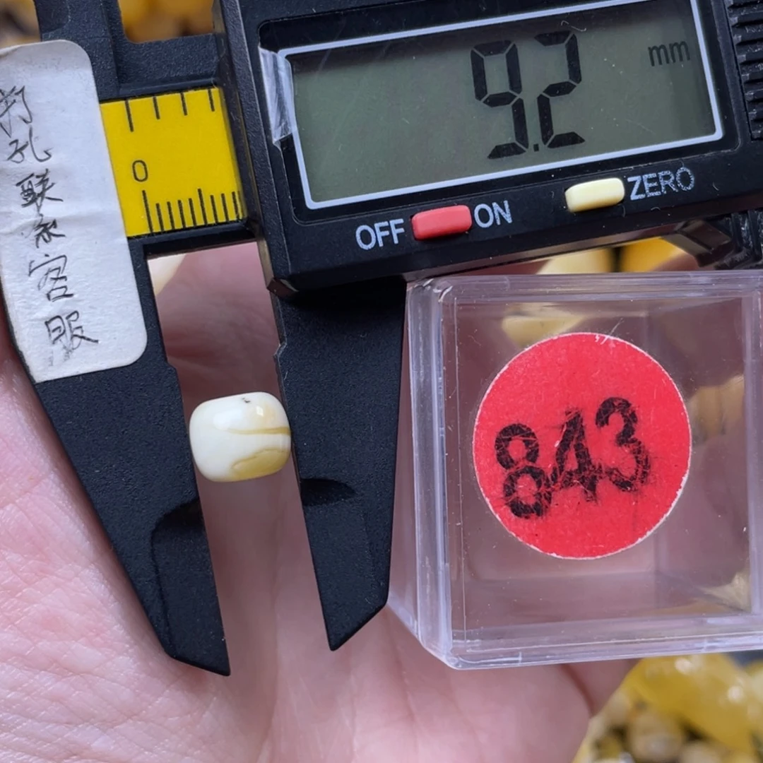 蜜蜡未镶嵌珠宝奇石