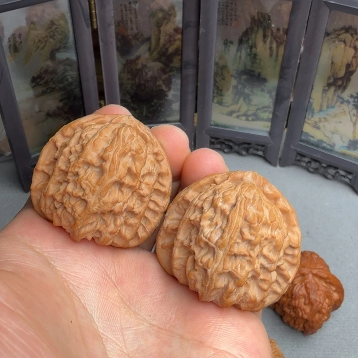 文玩核桃吊坠白狮子40