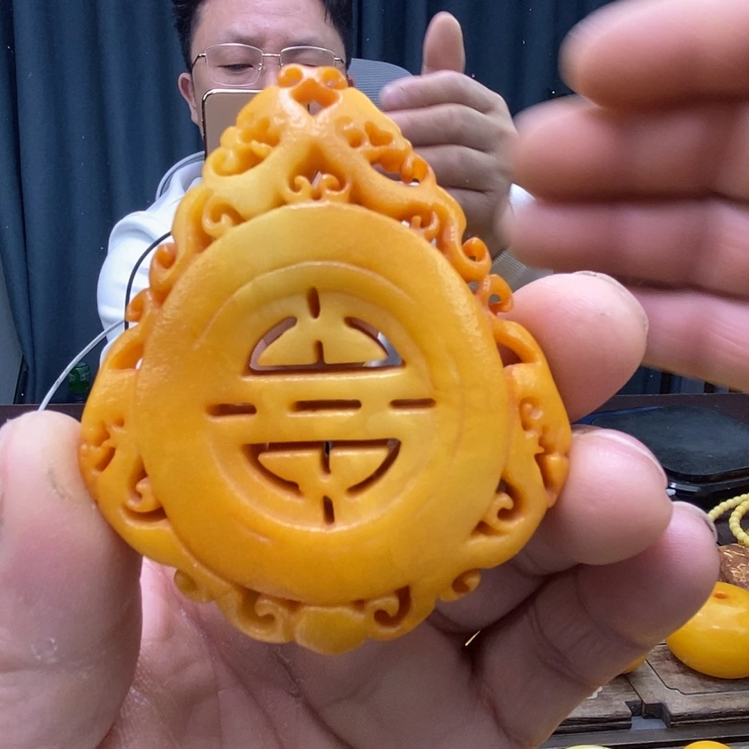 蜜蜡未镶嵌珠宝奇石石膏橘皮蜡镂空雕刻件龙凤牌