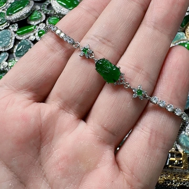 翡翠颈饰未镶嵌天然A货翡翠放漏