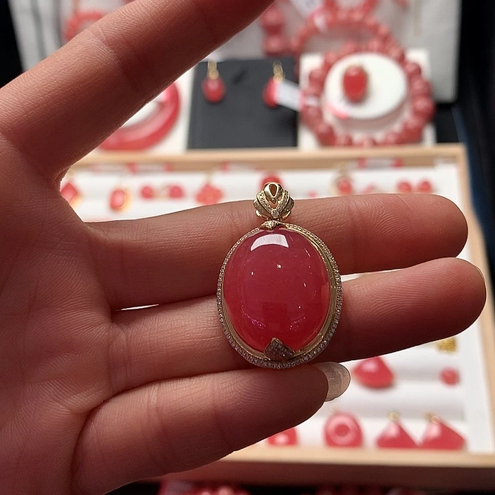 菱锰矿（红纹石）颈饰18K金镶嵌