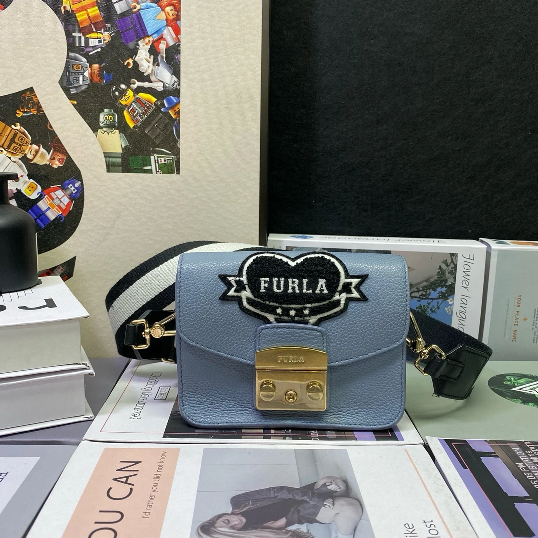 95新 FURLA/芙拉 23694斜挎包16*12