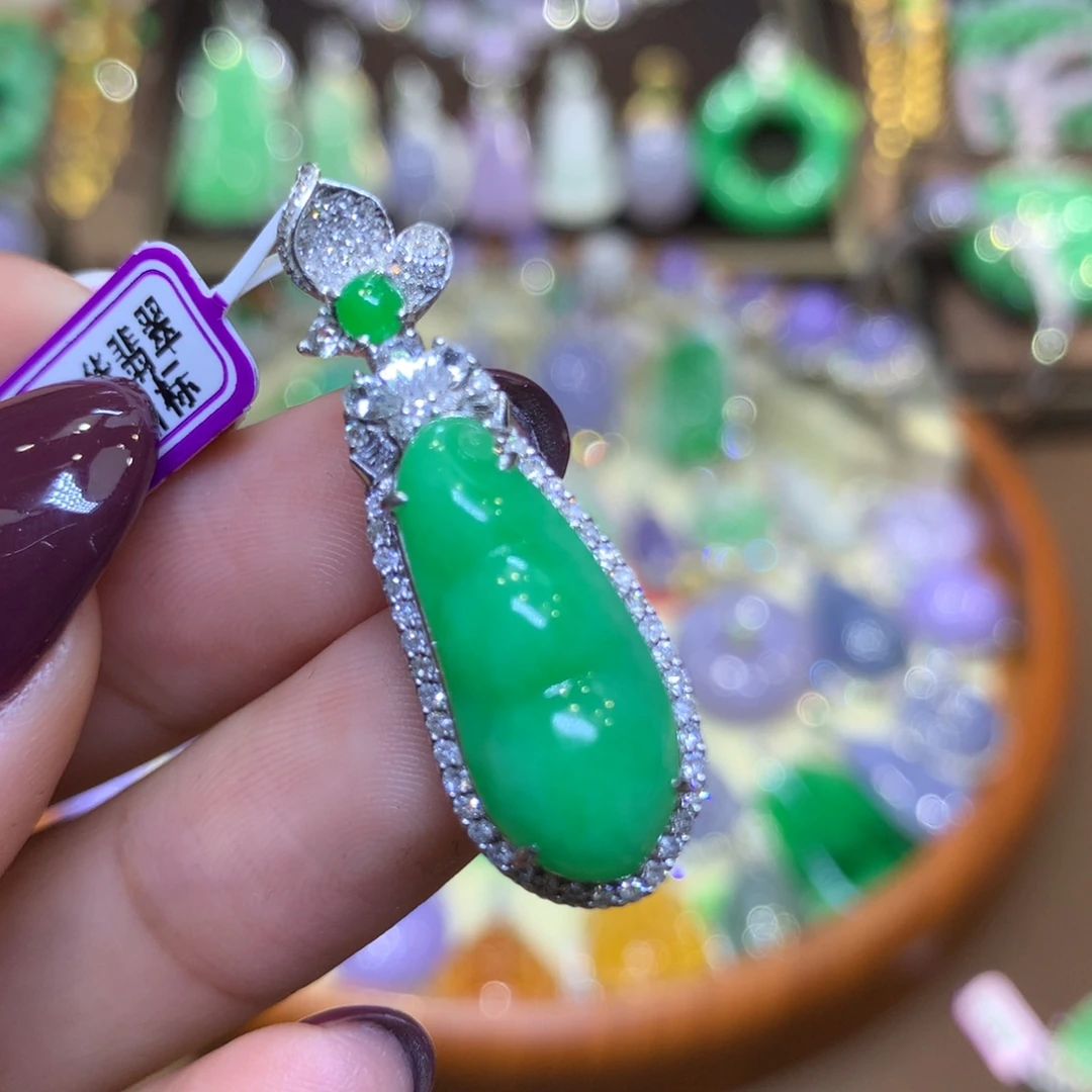 翡翠18K金镶嵌颈饰