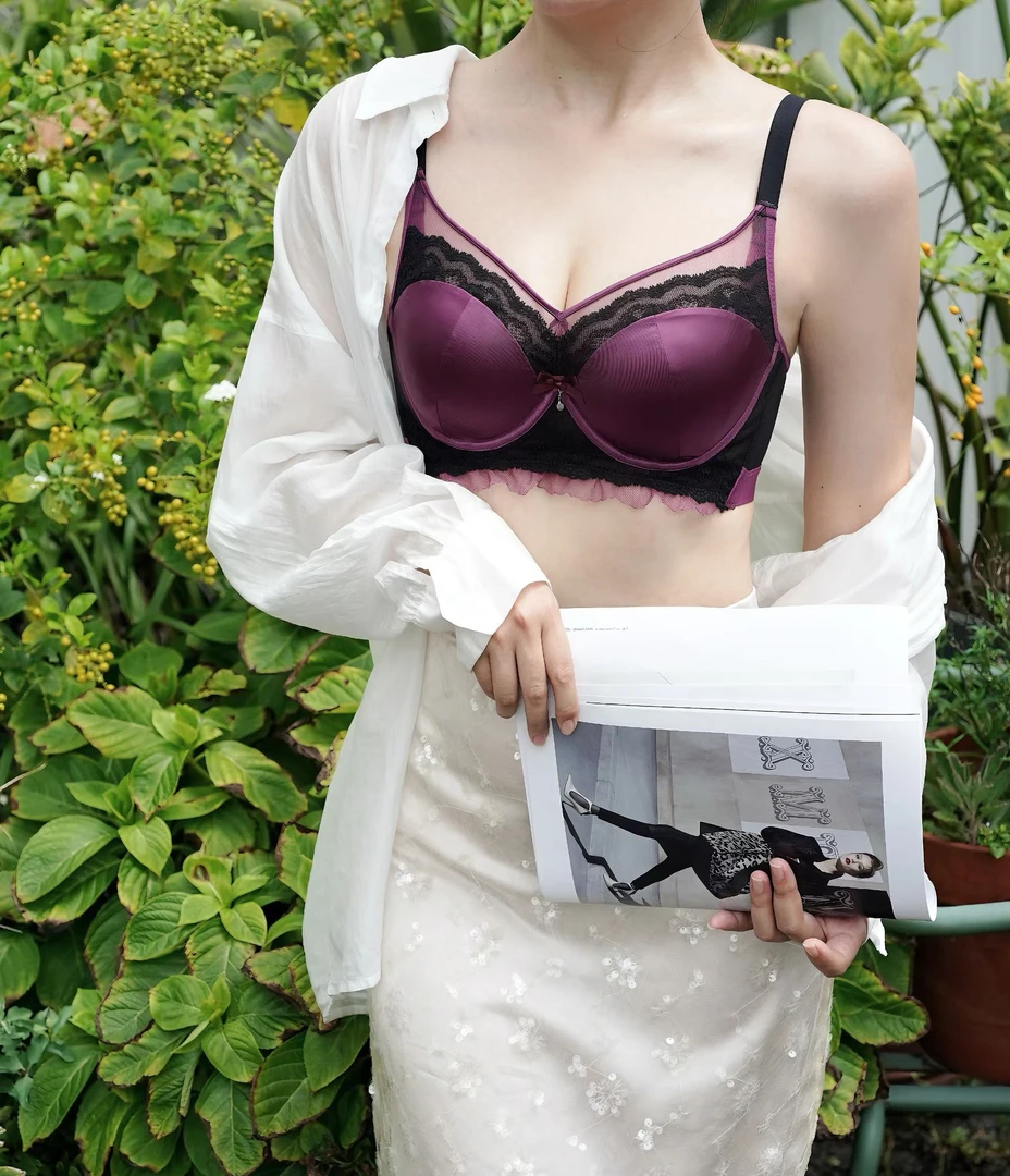 【慢调巴黎】丝滑缎面拼接精致波浪蕾丝大胸显小聚拢文胸