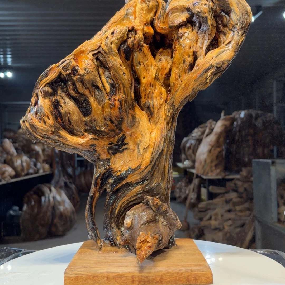 K***哥木王一刀琥珀木摆件112