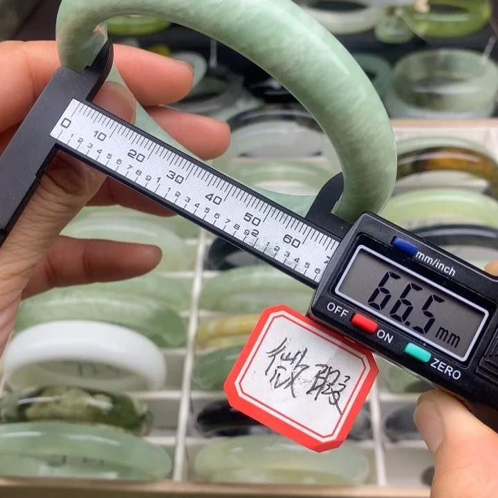 蛇纹石玉未镶嵌手镯750