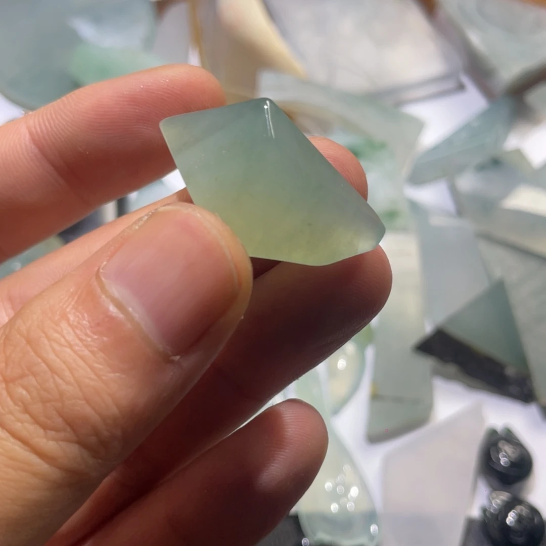 r***3定制翡翠未镶嵌定制翡翠未镶嵌不包工