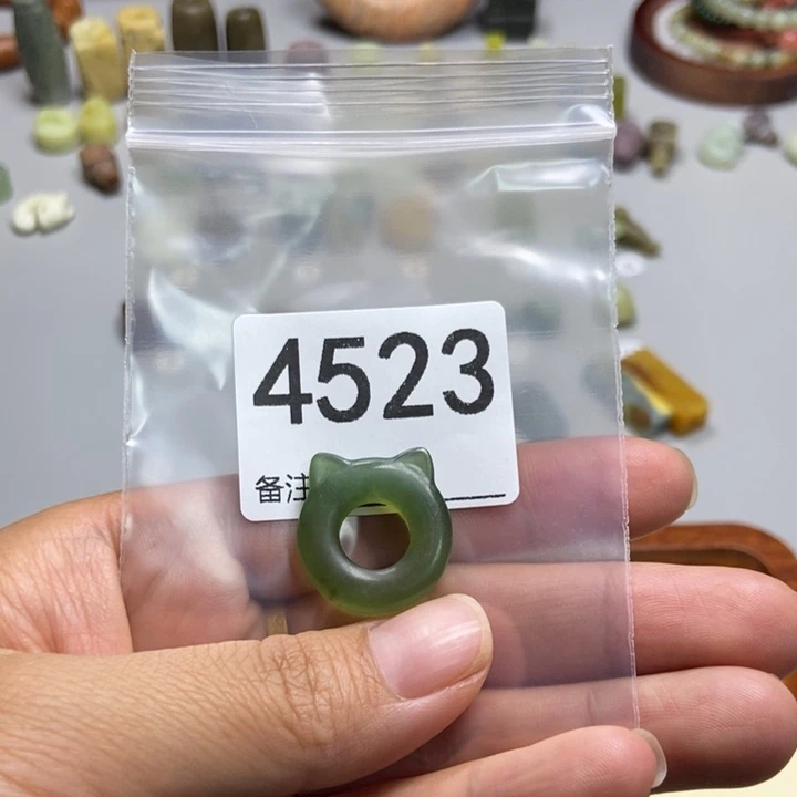 萬****未镶嵌蛇纹石玉颈饰