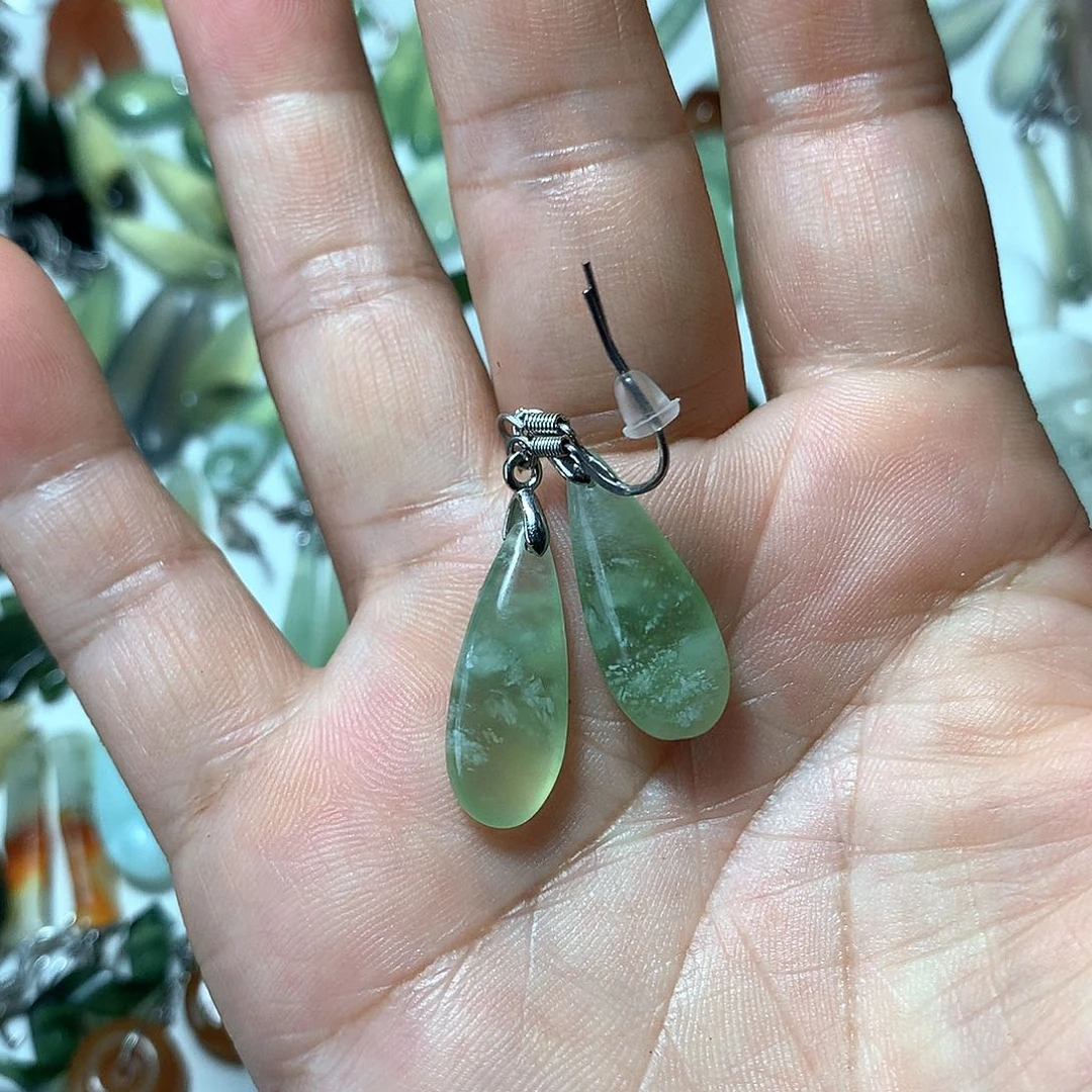 蛇纹石玉未镶嵌耳环