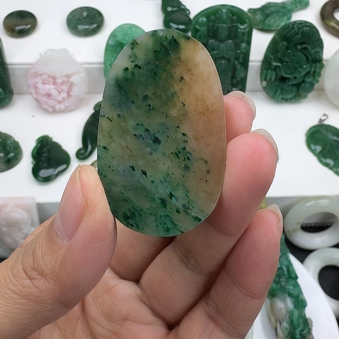 独山玉未镶嵌颈饰