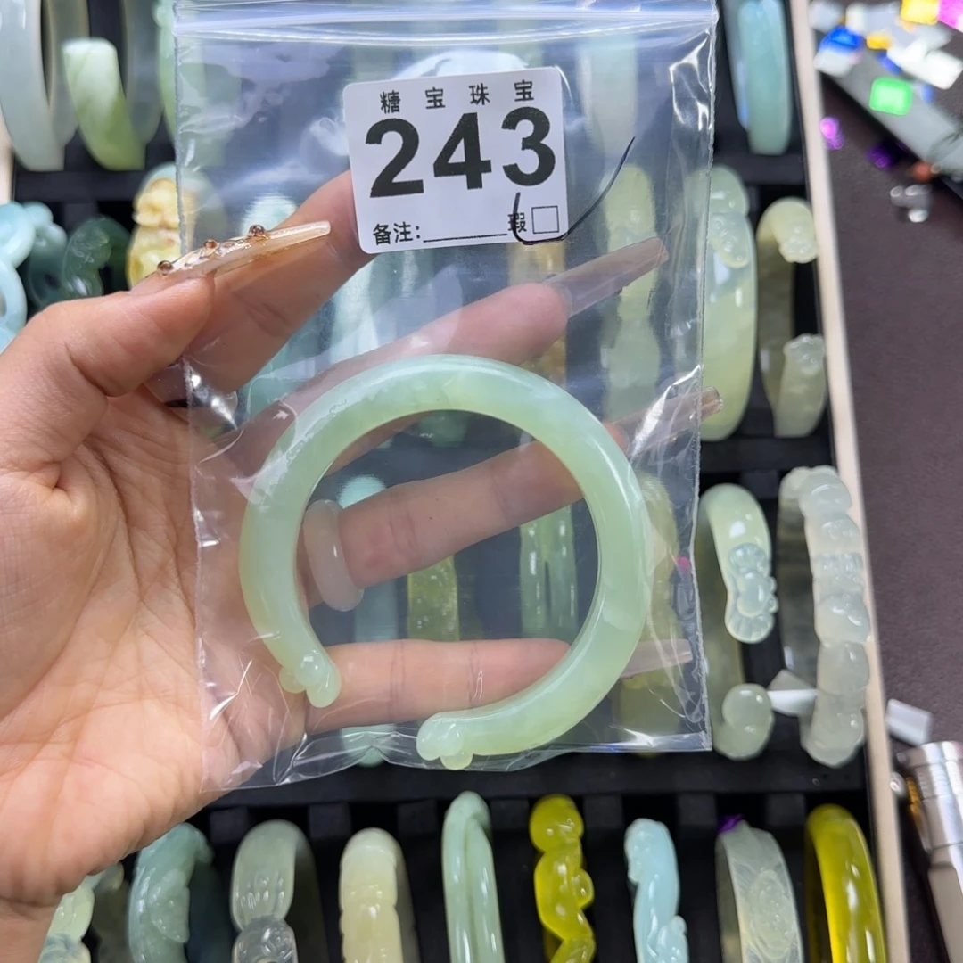 辣***喵蛇纹石玉未镶嵌手镯