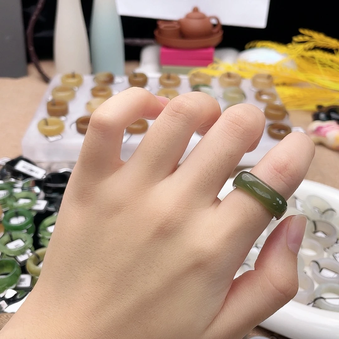 未镶嵌戒指和田玉（糖玉）x8517.1晴水绿方圆不退换