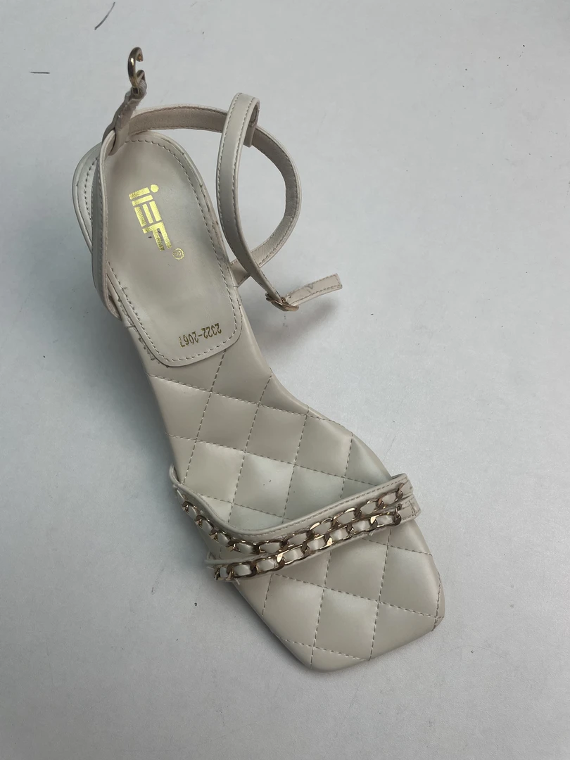 爱依服百搭时尚气质舒适休闲细跟高跟女士春夏凉鞋