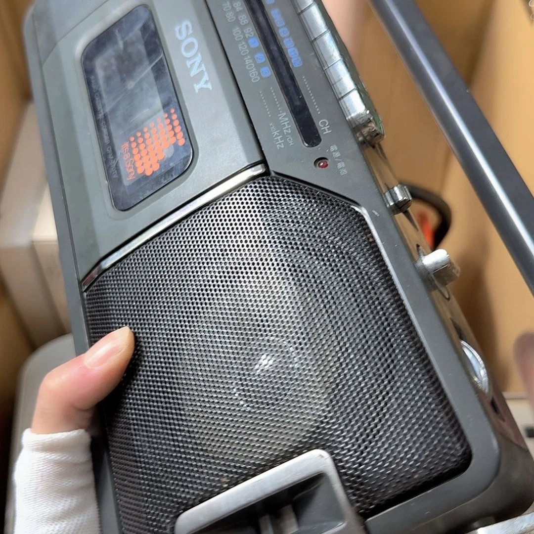 西**人中古商品，瑕疵品，不保好坏。212