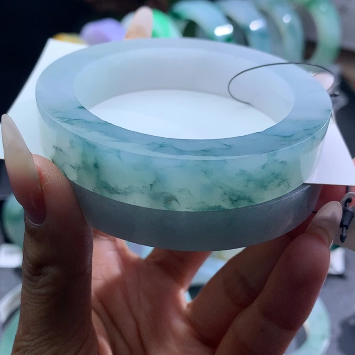 定制翡翠未镶嵌翡翠手镯