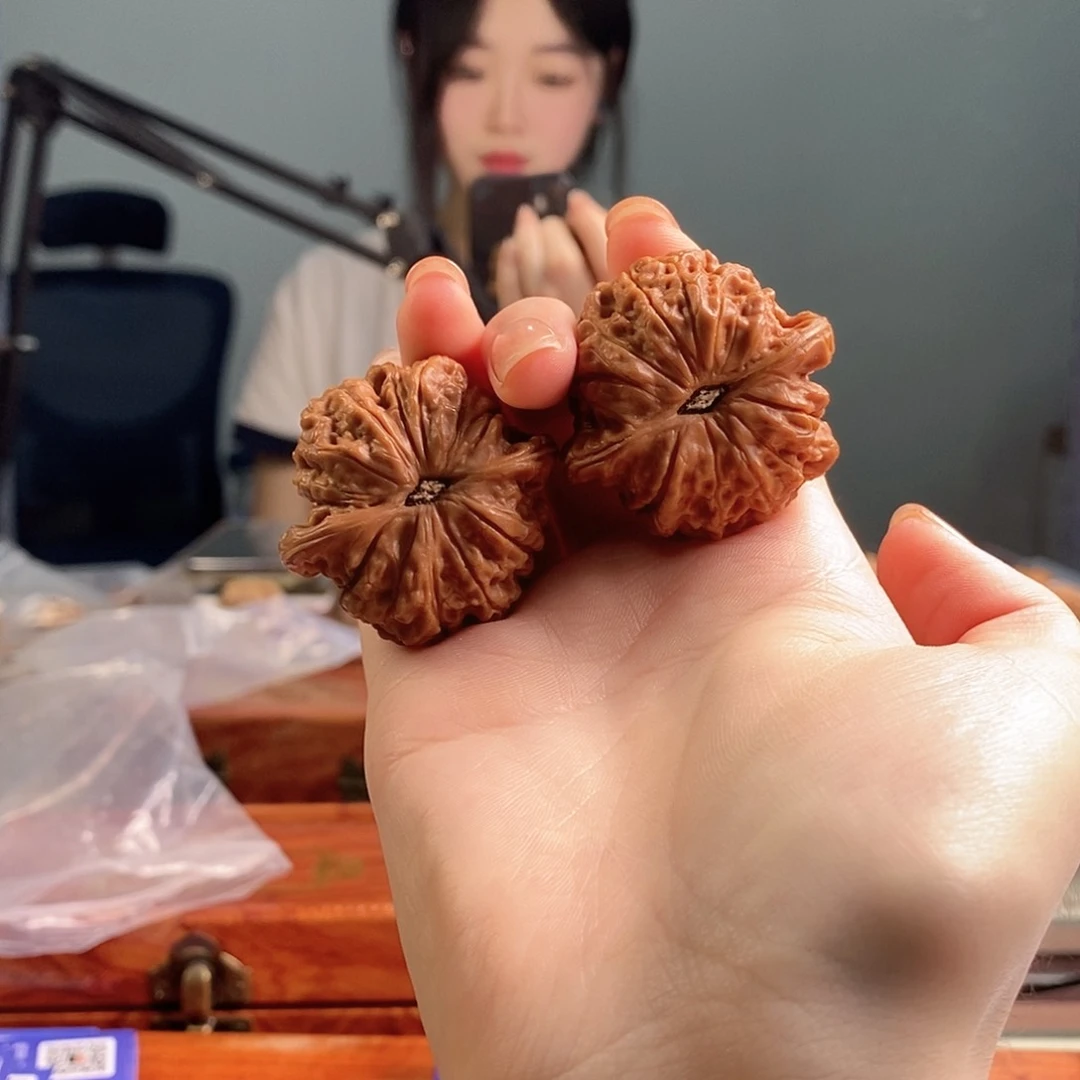文玩核桃吊坠41血麒麟