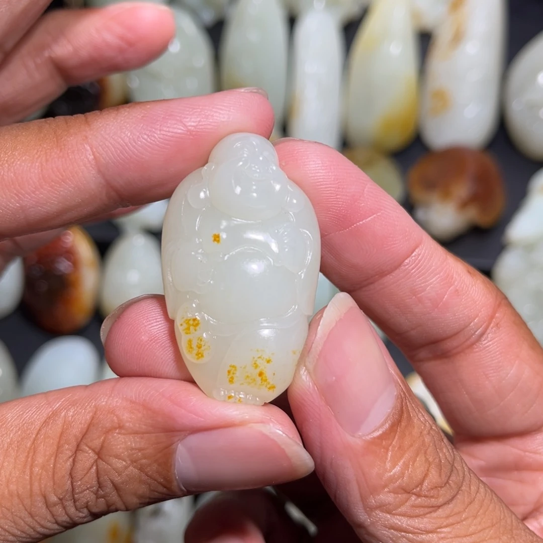 和田玉未镶嵌颈饰迷*