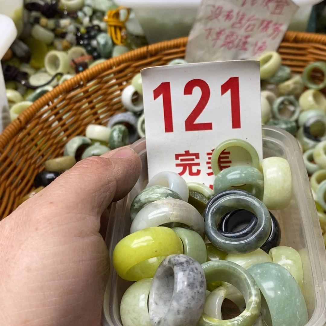 蛇纹石玉挂坠未镶嵌