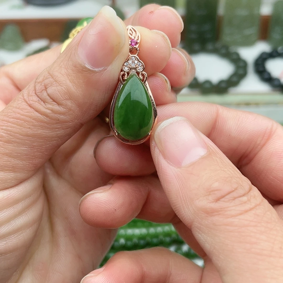 和田玉颈饰合金和田玉颈饰合金