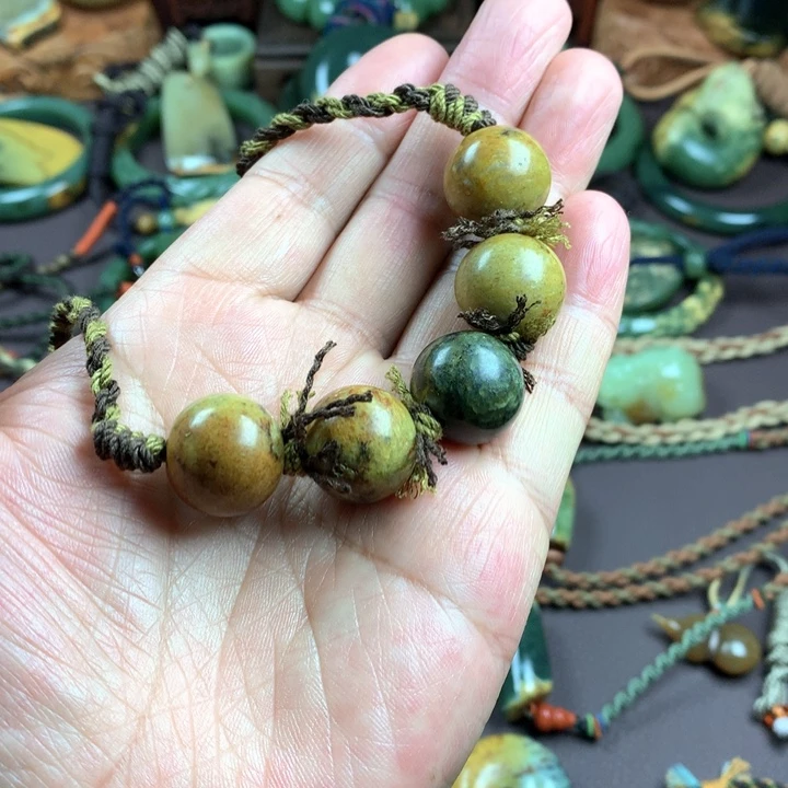 吊坠(赠链)未镶嵌岫岩河磨玉（透闪石质玉）