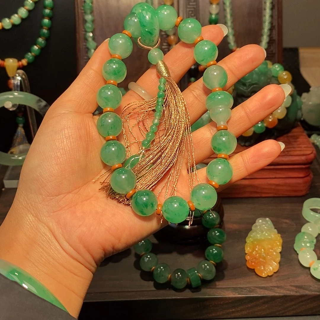 孤****石英质玉（非洲翠）未镶嵌挂件