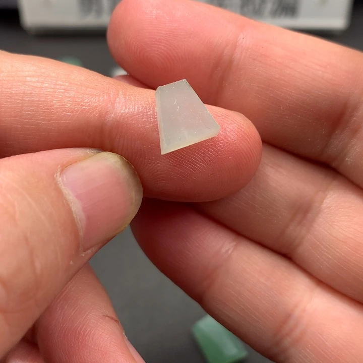 定制翡翠未镶嵌材料定制