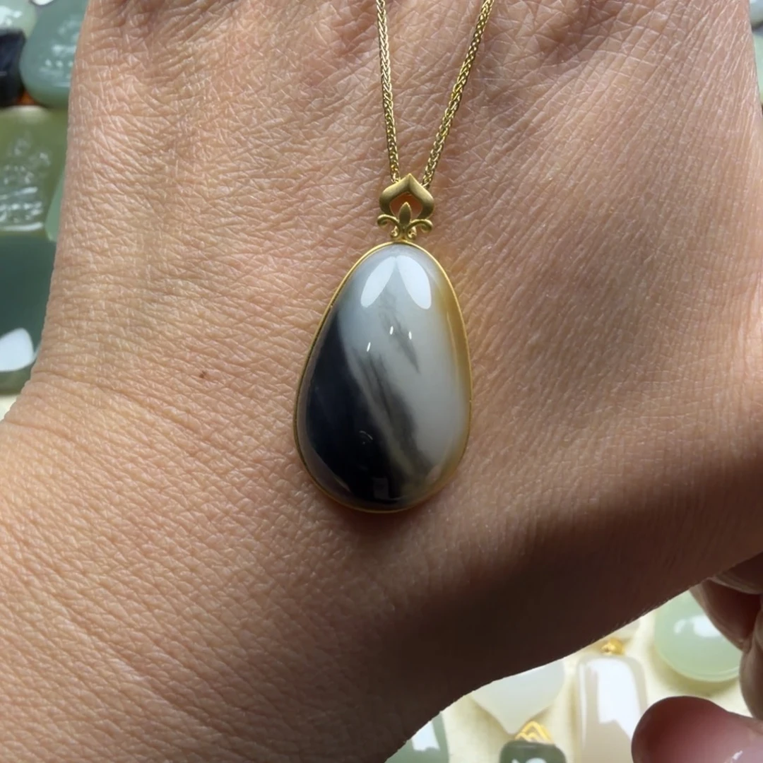 和田玉18K金镶嵌颈饰