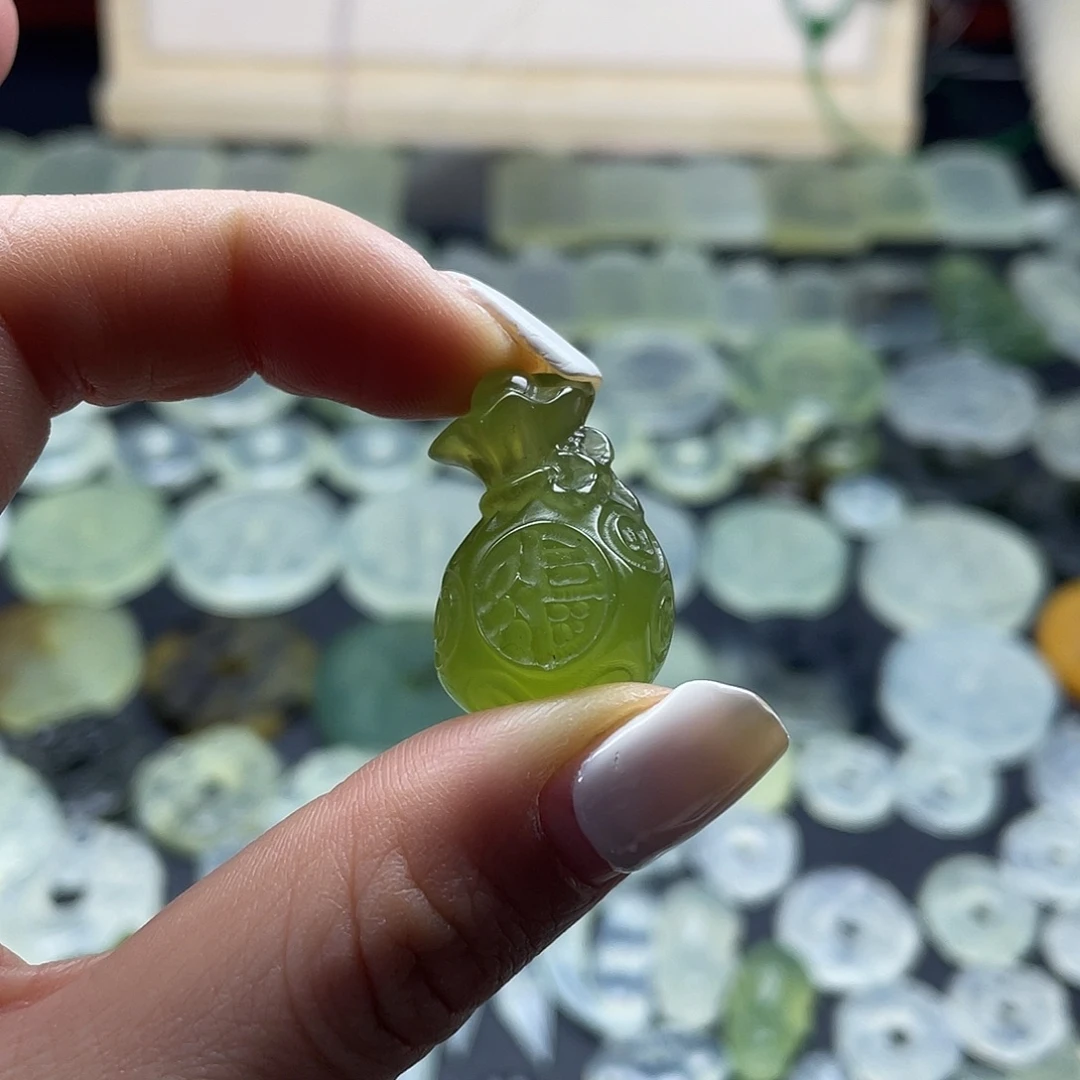 岫玉未镶嵌项圈福袋