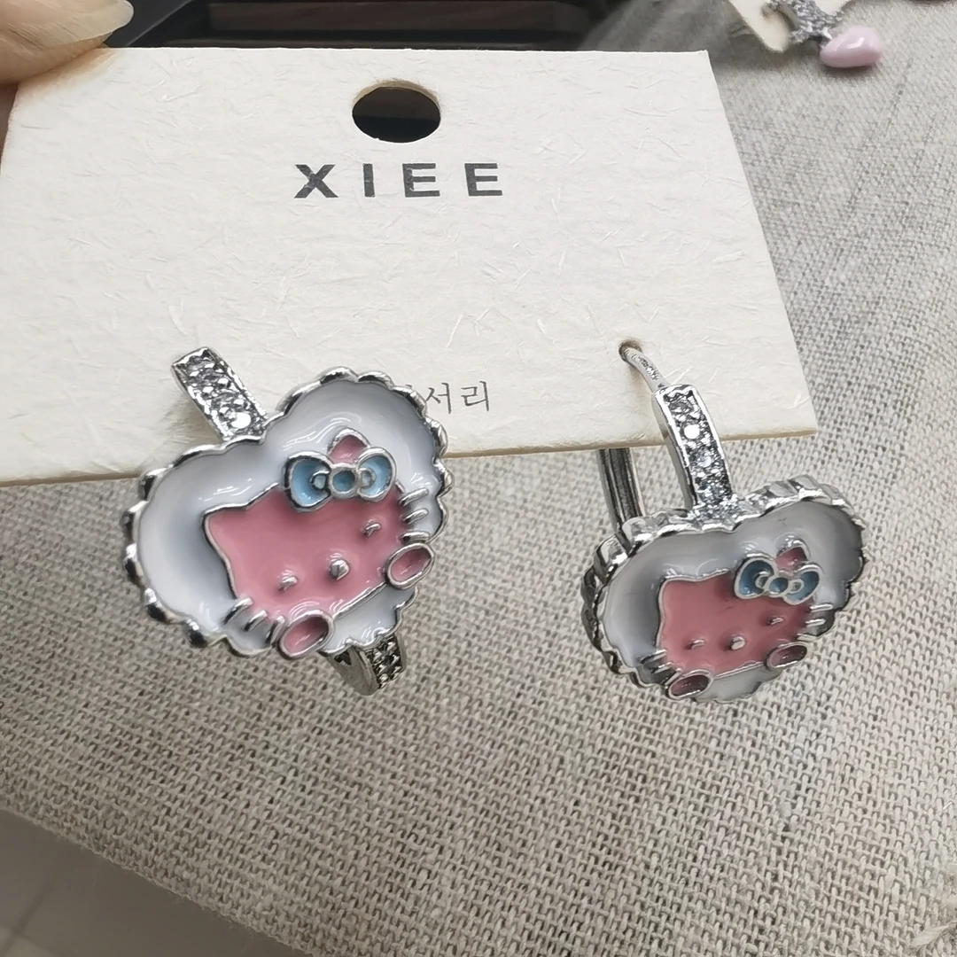 E457粉色KT爱心耳扣款耳饰