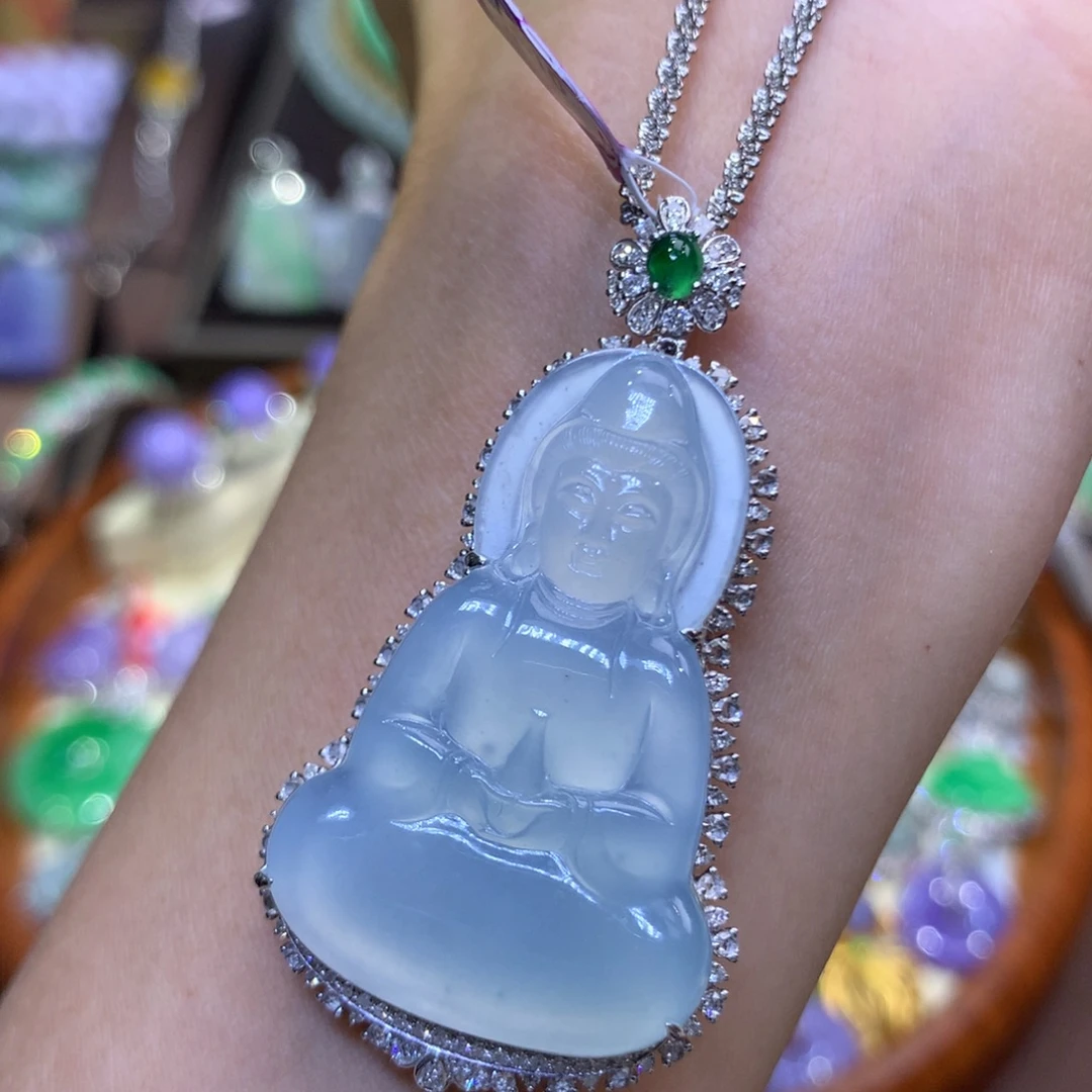 翡翠18K金镶嵌颈饰