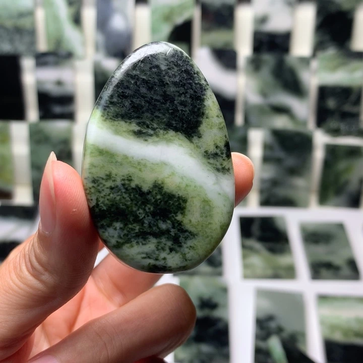 独山玉颈饰未镶嵌