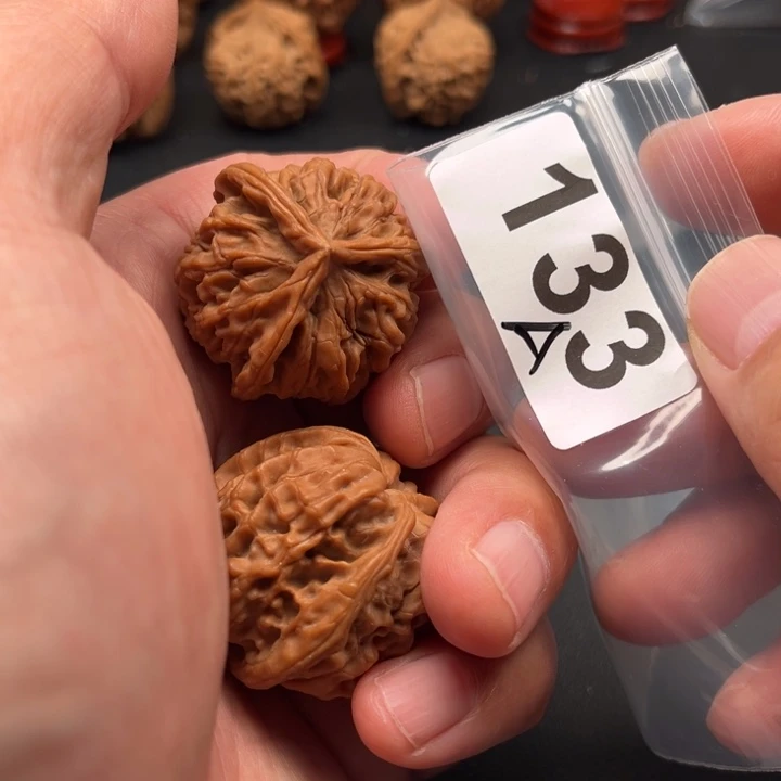 桃核把件古王球本35