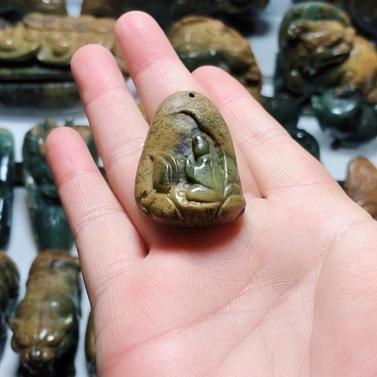 岫岩河磨玉（透闪石质玉）挂件未镶嵌