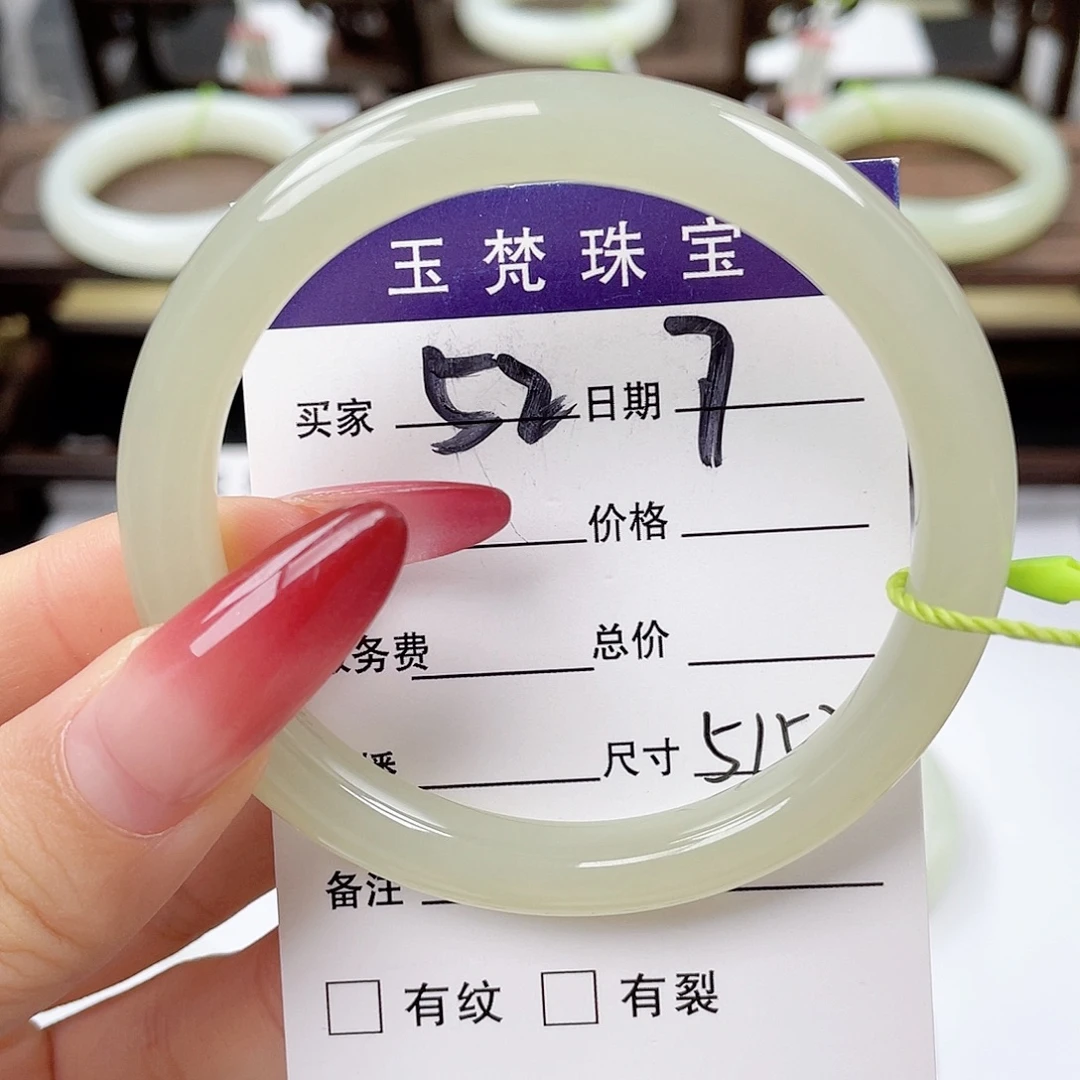 和田玉未镶嵌手镯