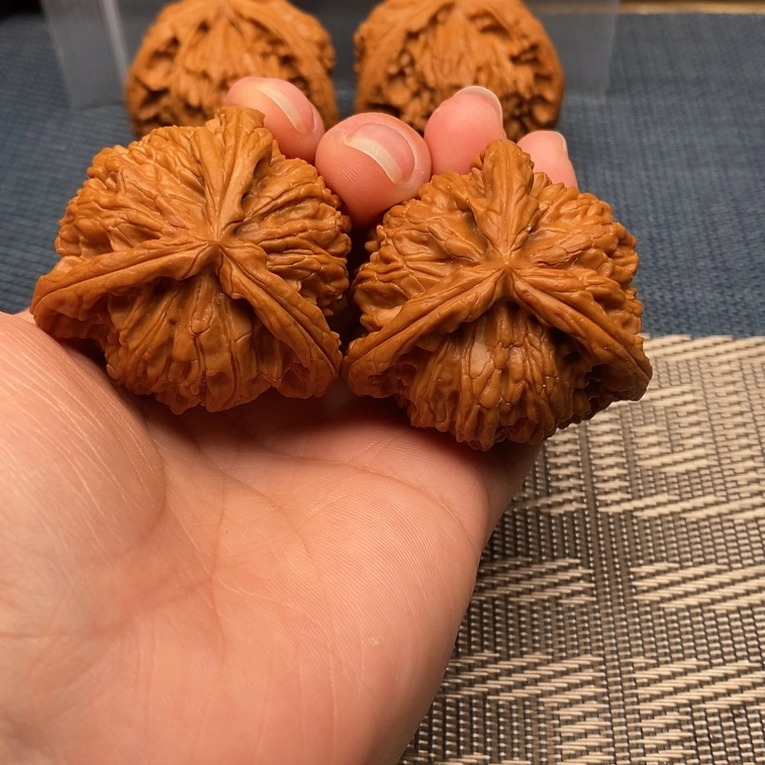 刘***委吊坠文玩核桃三棱