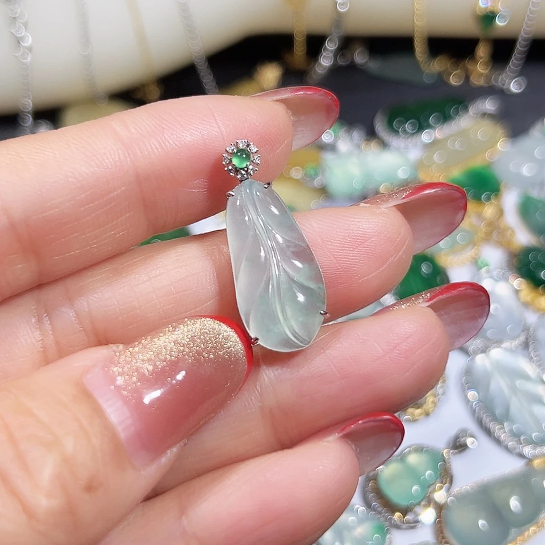 翡翠吊坠(不含链)18K金镶嵌