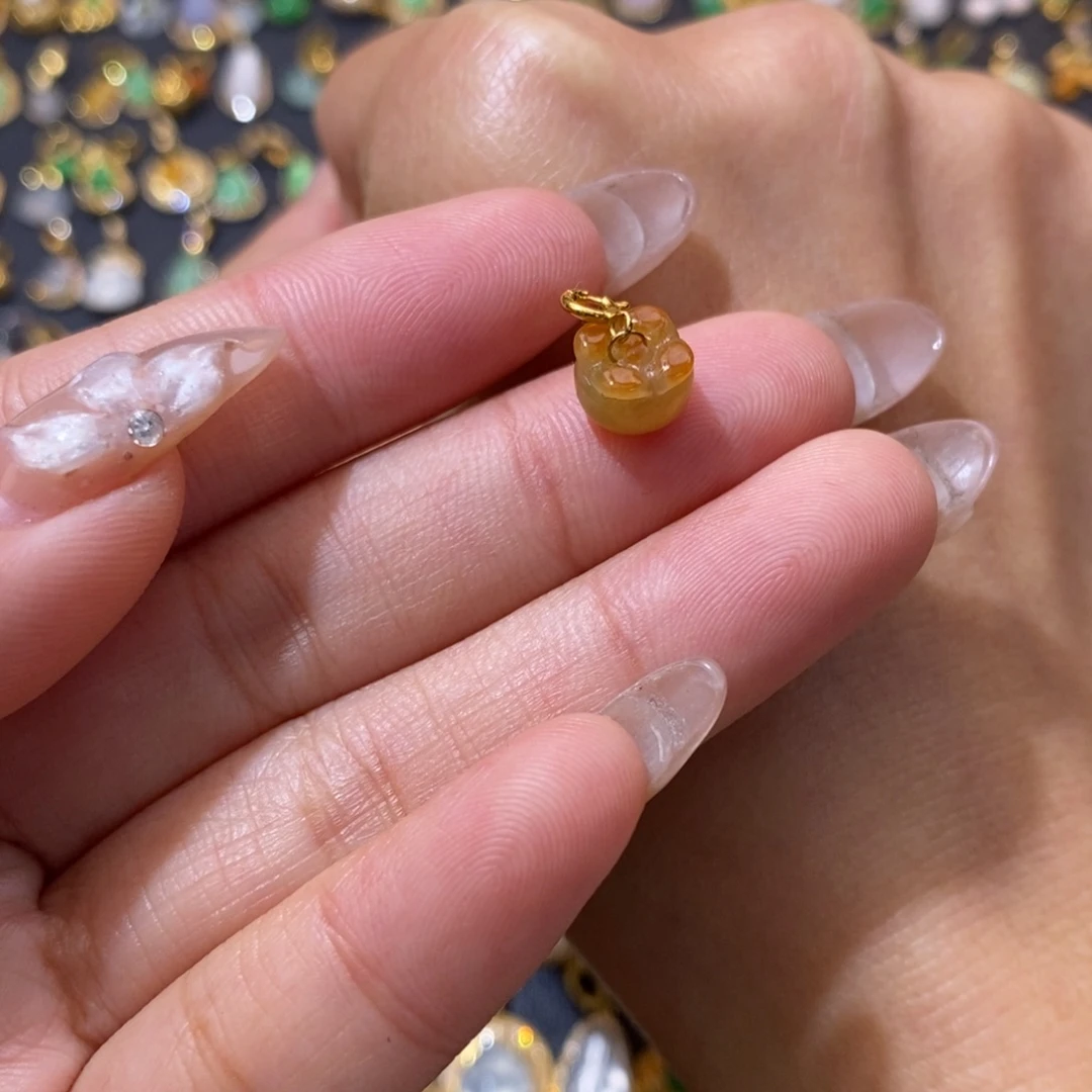 翡翠18K金镶嵌颈饰