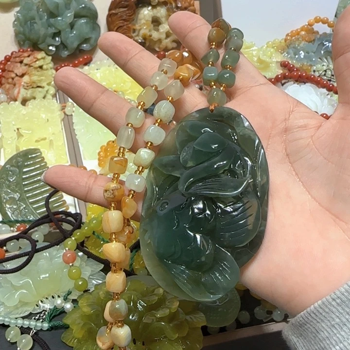 未镶嵌蛇纹石玉吊坠