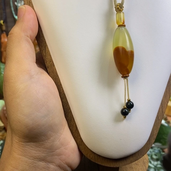 蛇纹石玉未镶嵌颈饰