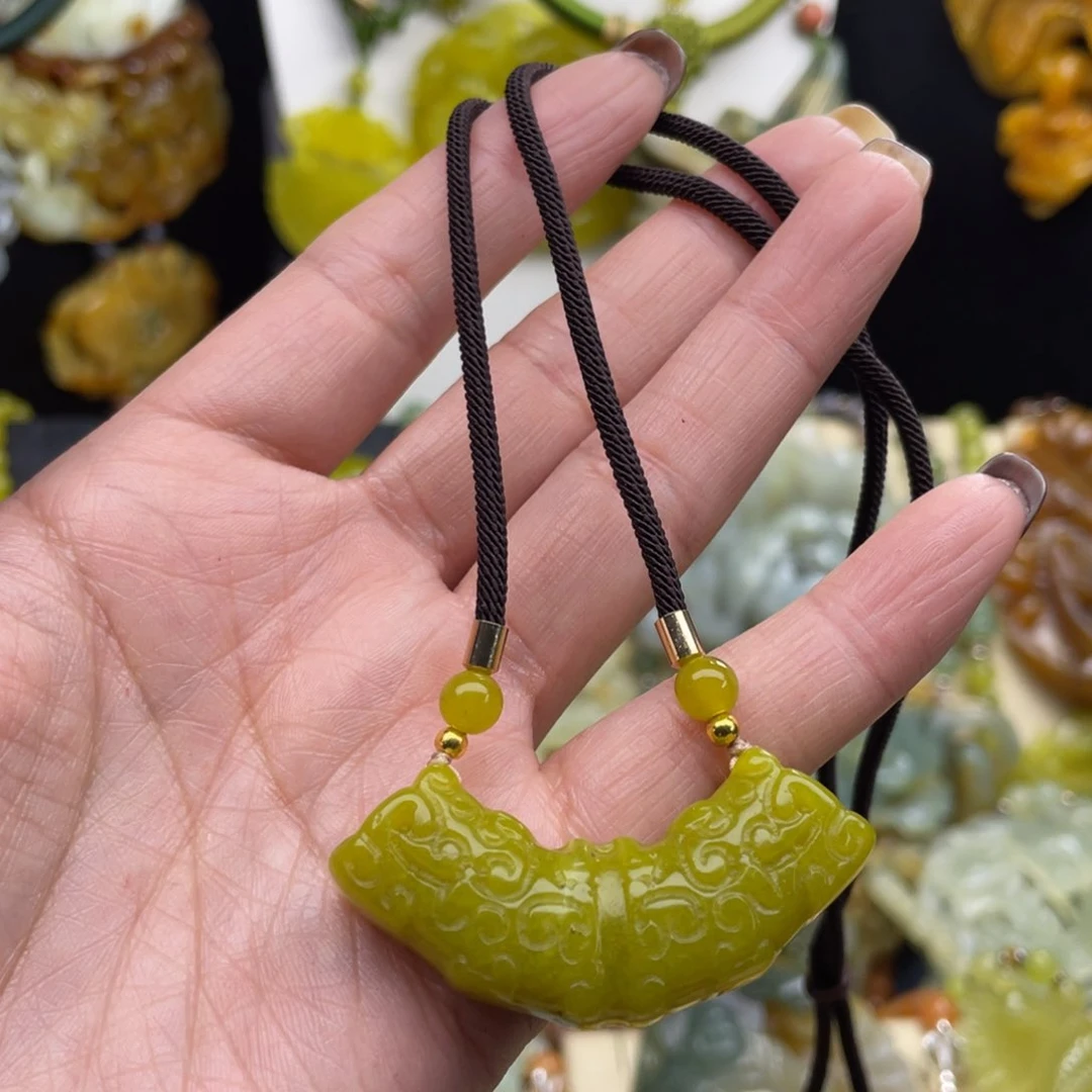 未镶嵌蛇纹石玉颈饰