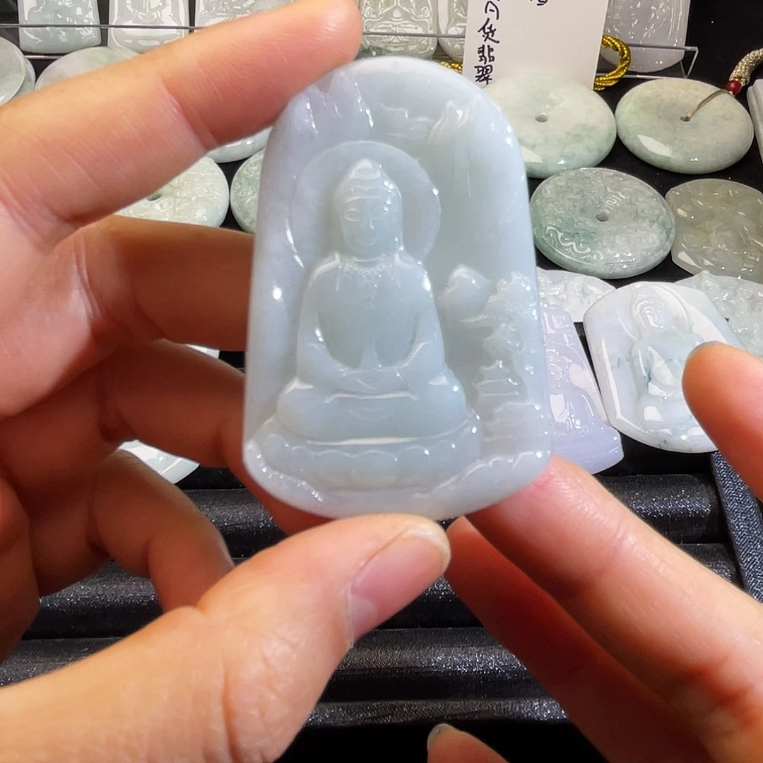 翡翠未镶嵌颈饰观音