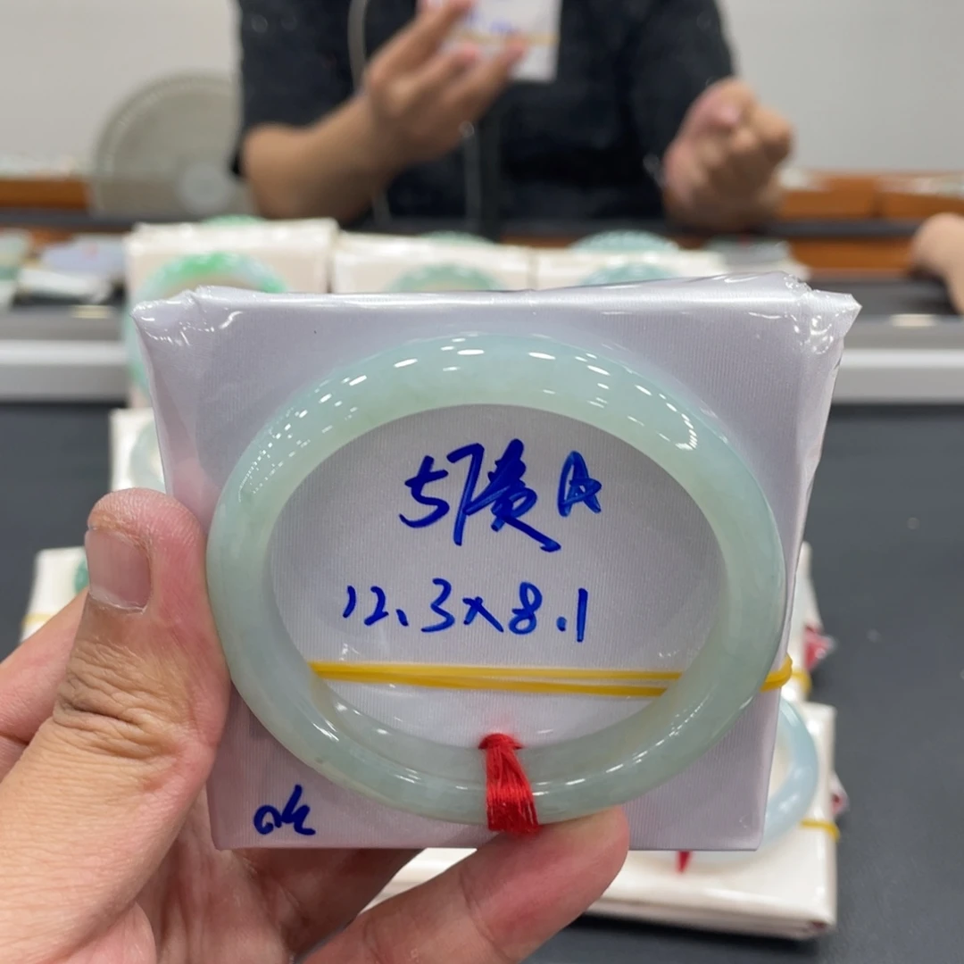 翡翠未镶嵌手镯缅甸翡翠