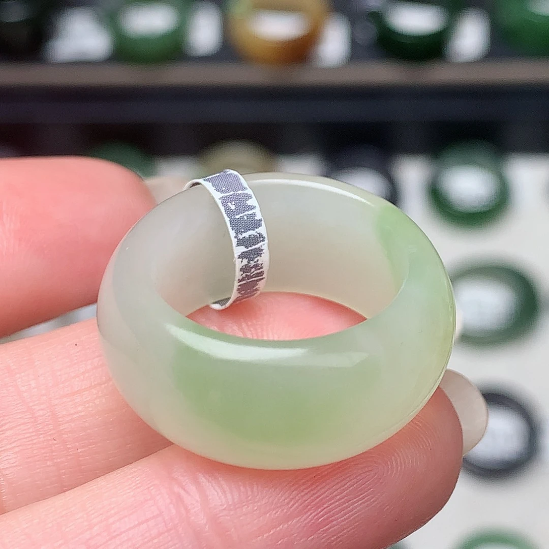 未镶嵌戒指和田玉