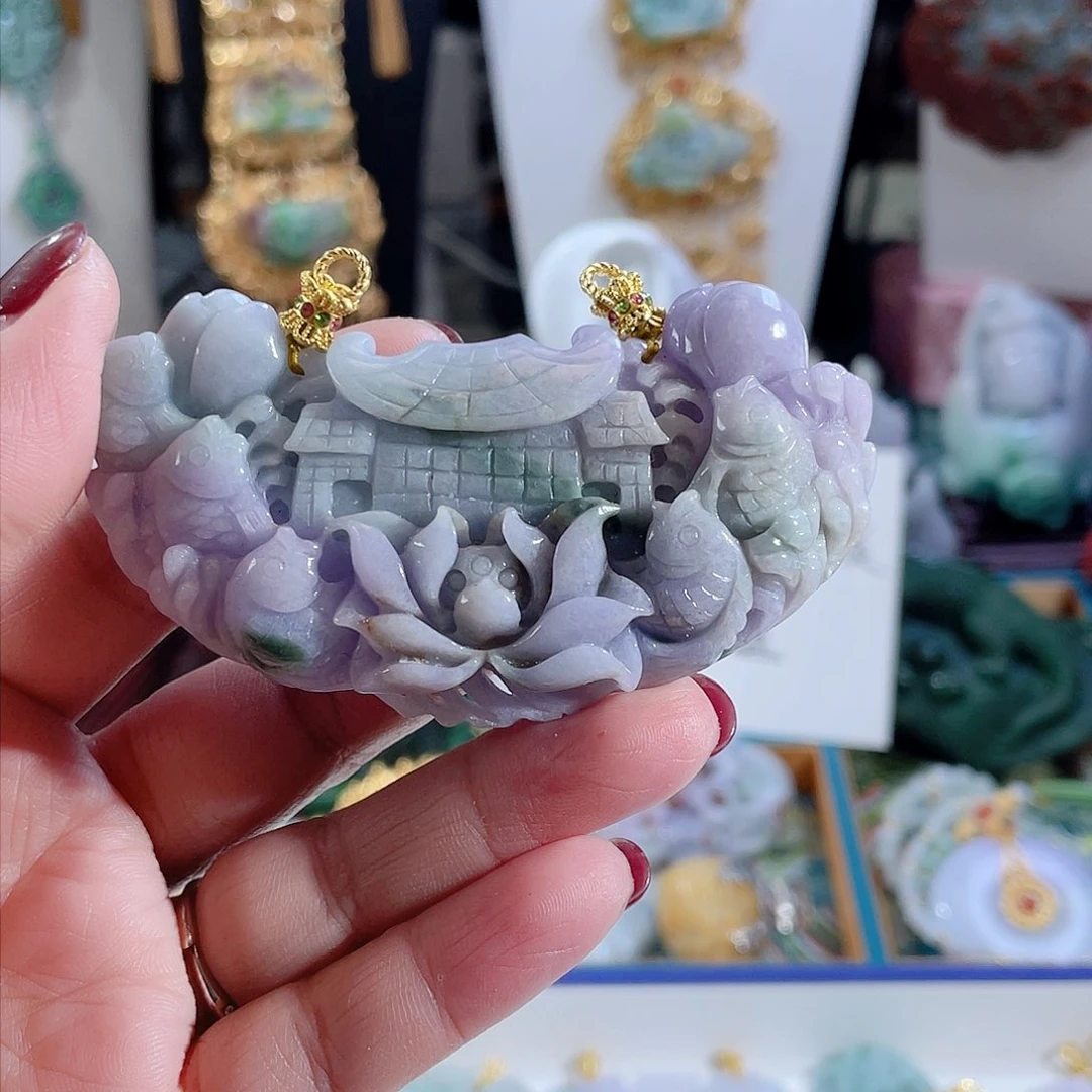 翡翠颈饰未镶嵌翡翠春彩鱼跃龙门弯弯