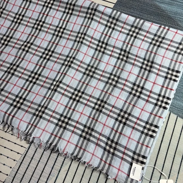 95新 BURBERRY/博柏利 Burberry格纹蓝色围巾