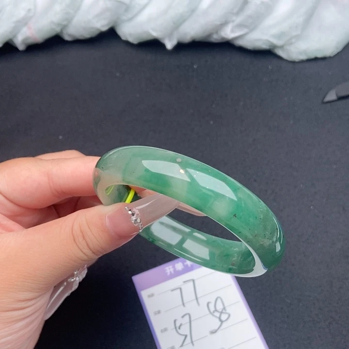 石英质玉（非洲翠）手镯未镶嵌77