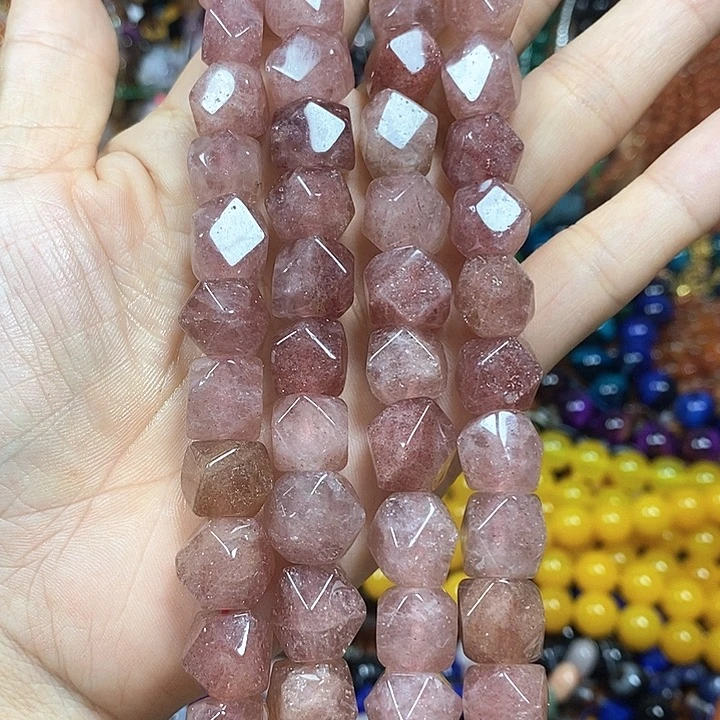 玛瑙/玉髓未镶嵌珠宝半成品天然草莓晶卡10mm