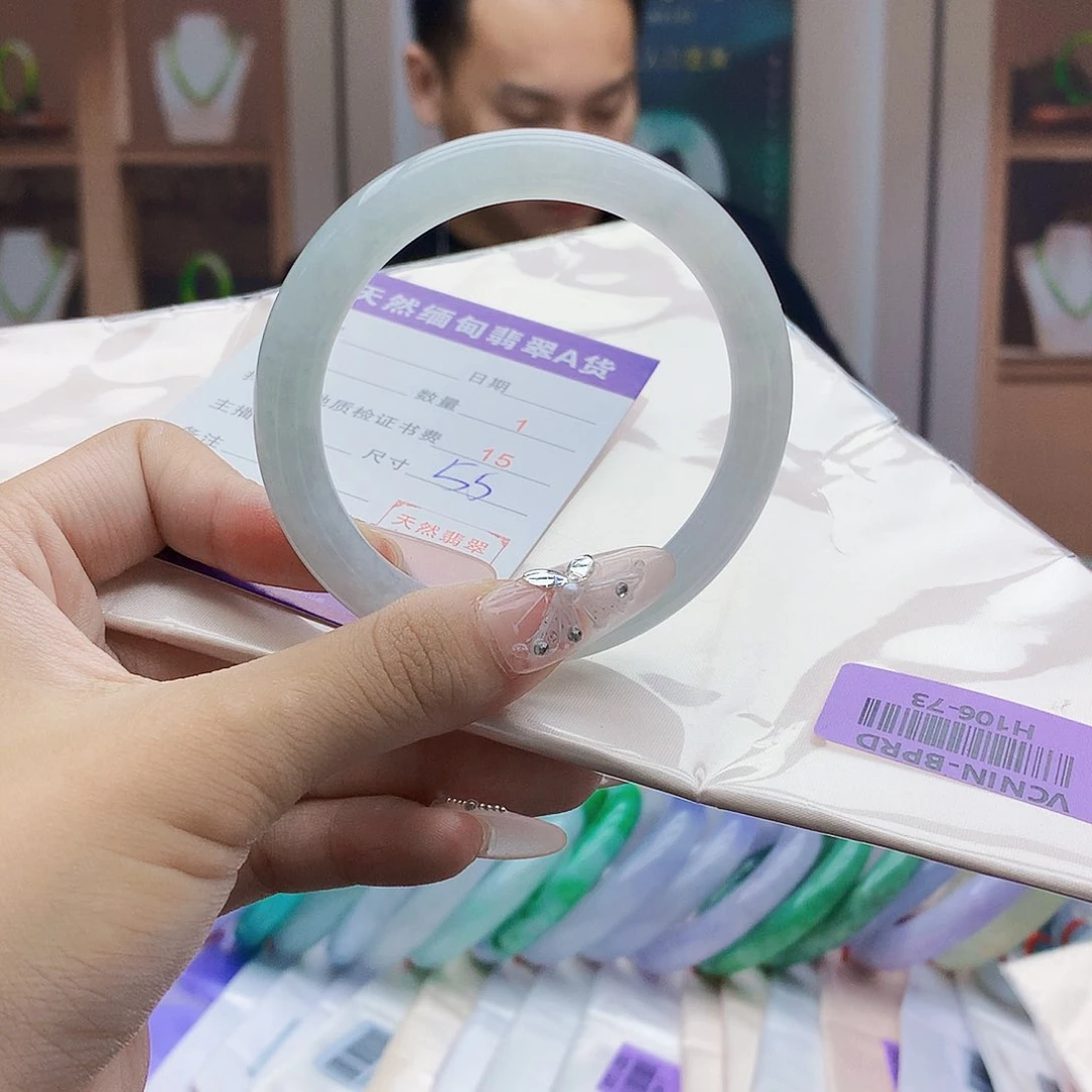 翡翠手镯未镶嵌67788888899999999